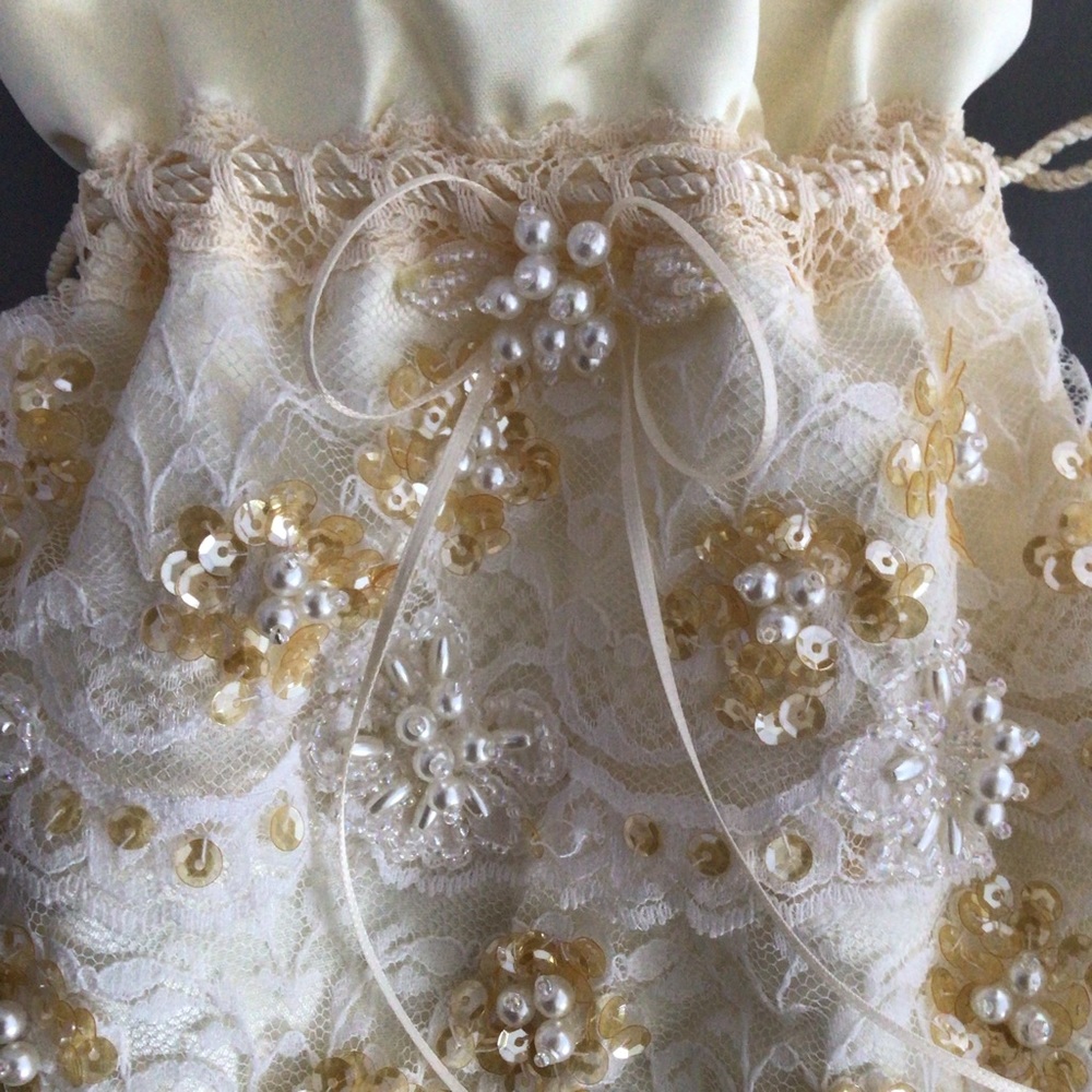 Vintage Beverly Clark Collection satin, pearl, and lace drawstring bridal bag - Picture 6 of 10